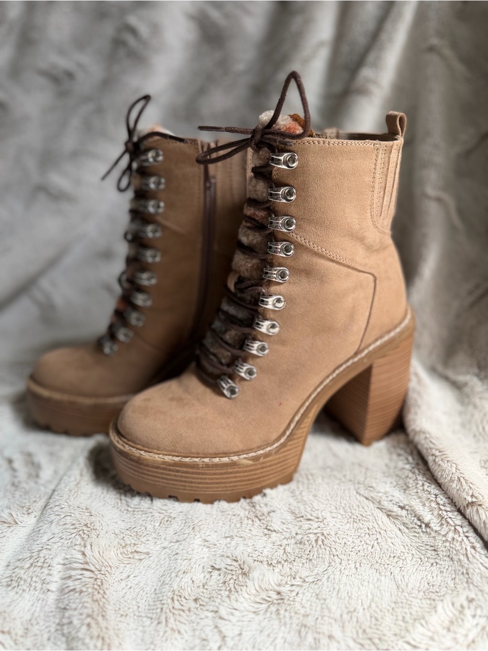 Women's Lace-Up Chunky Platform Ankle Boots in Tan